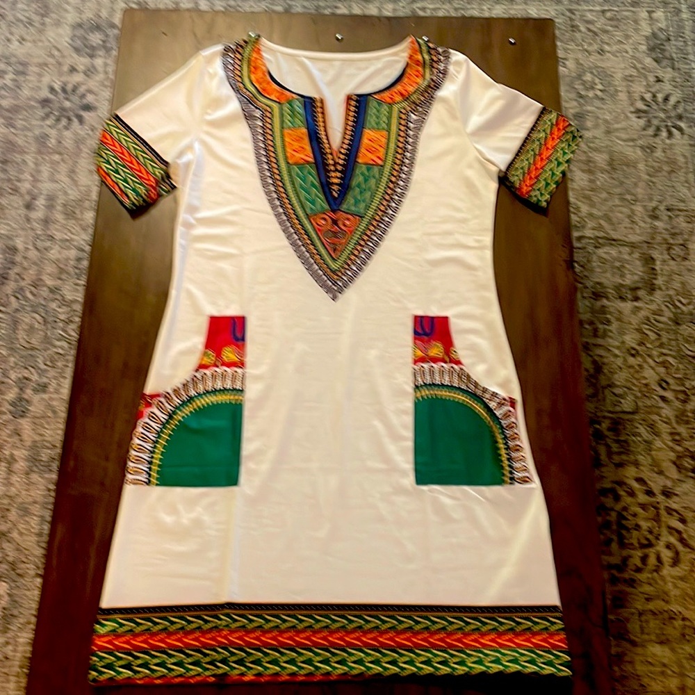 Bodycon white dress with Ankara print on neckline, pockets, short sleeves